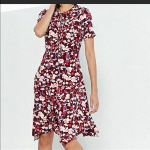 Tommy Hilfiger Dresses & Skirts - Tommy Hilfiger Red Floral Brookshire Casual Dress